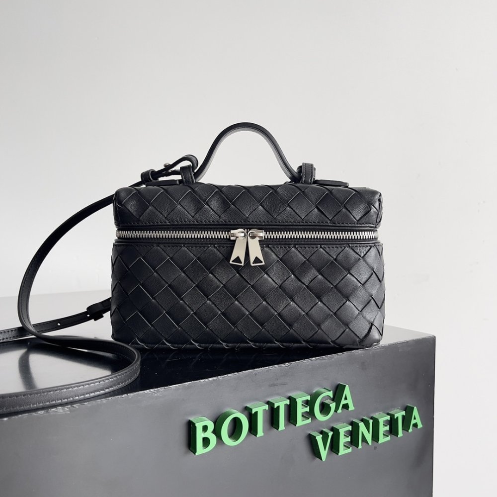 Сумка через плечо Bottega Veneta Spring кожаная 22 см