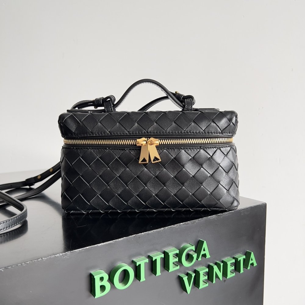 Сумка через плечо Bottega Veneta Spring кожаная 22 см