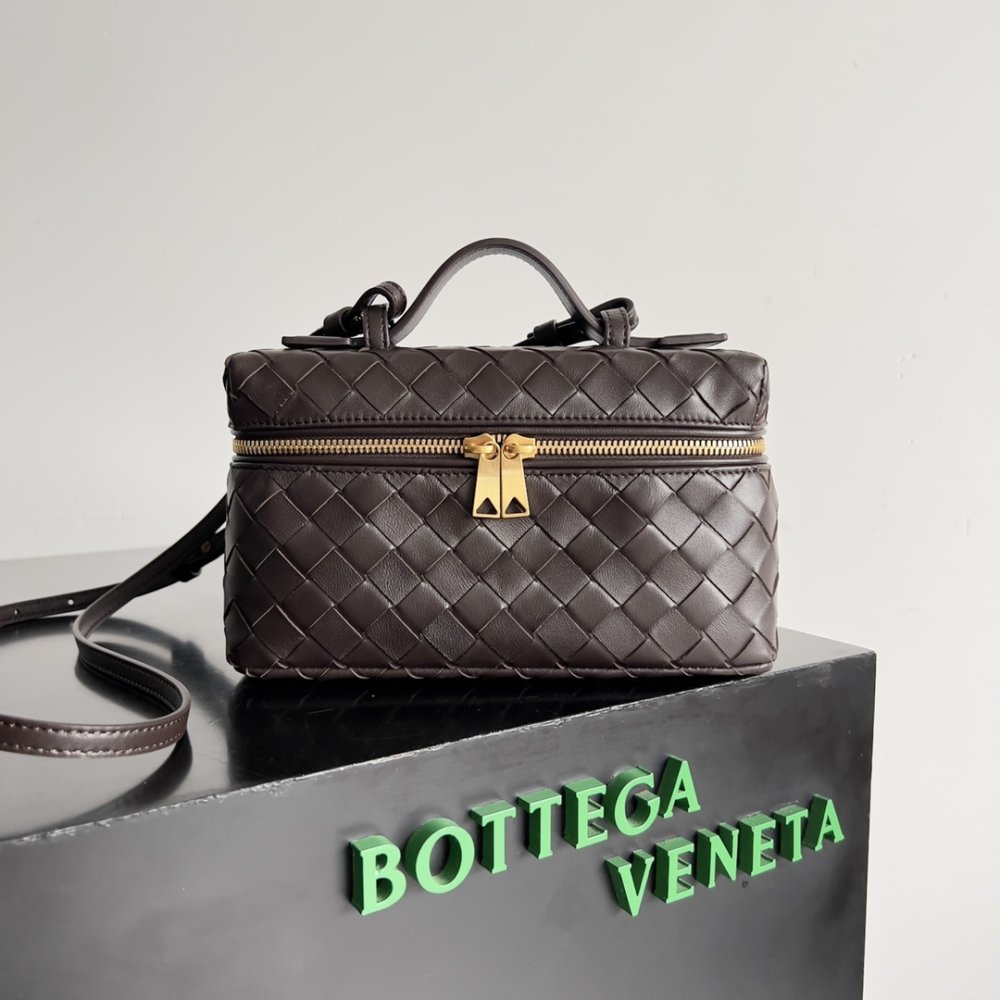 Сумка через плечо Bottega Veneta Spring кожаная 22 см