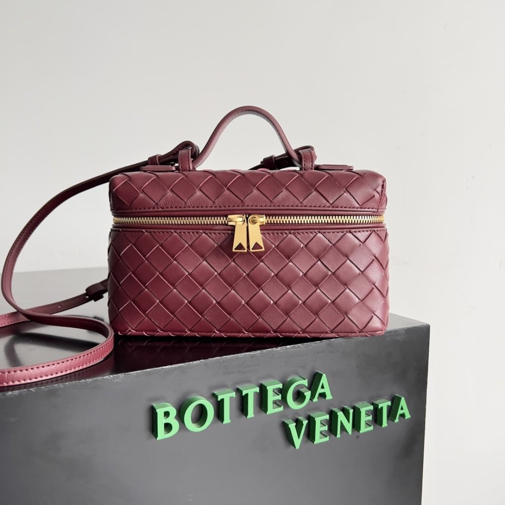 Сумка через плечо Bottega Veneta Spring кожаная 22 см