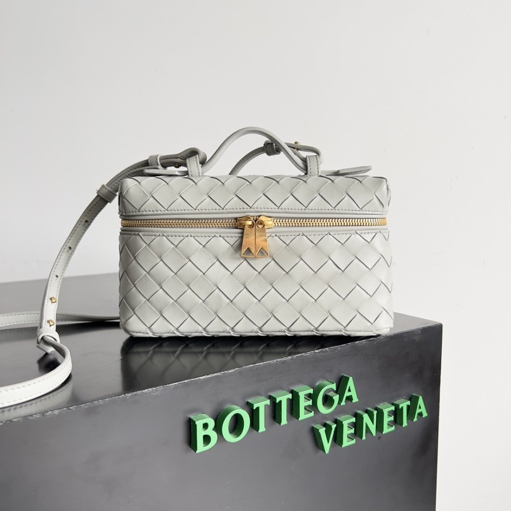 Сумка через плече Bottega Veneta Spring шкіряна 22 см