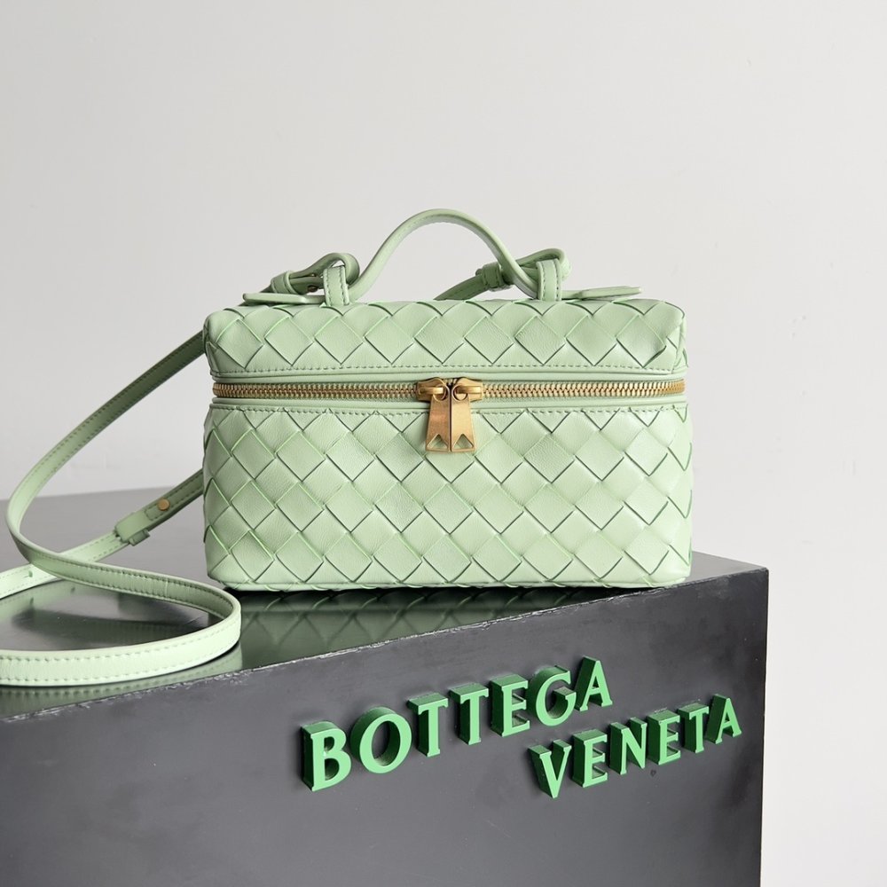Сумка через плечо Bottega Veneta Spring кожаная 22 см