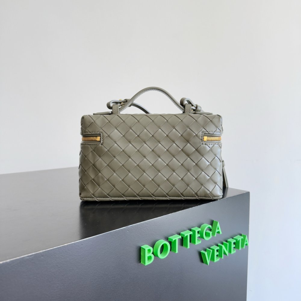 Сумка через плечо Bottega Veneta Spring кожаная 22 см фото 2