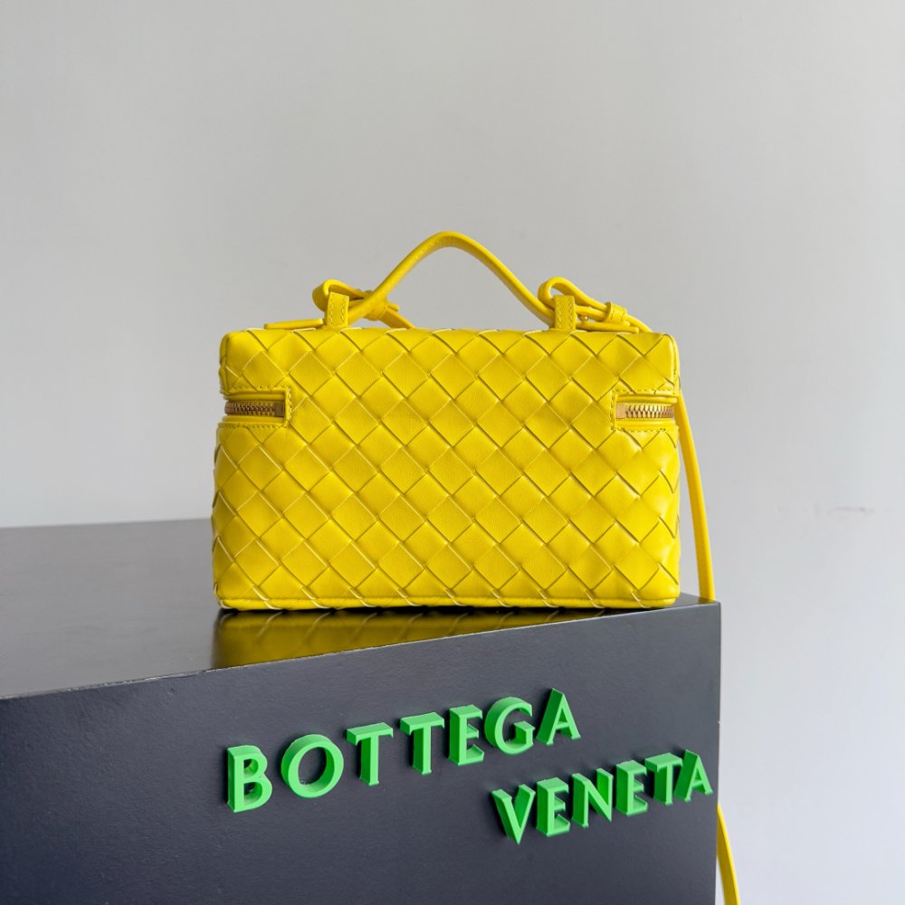 Сумка через плечо Bottega Veneta Spring кожаная 22 см фото 2