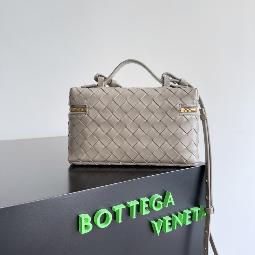 Сумка через плечо Bottega Veneta Spring кожаная 22 см фото 2