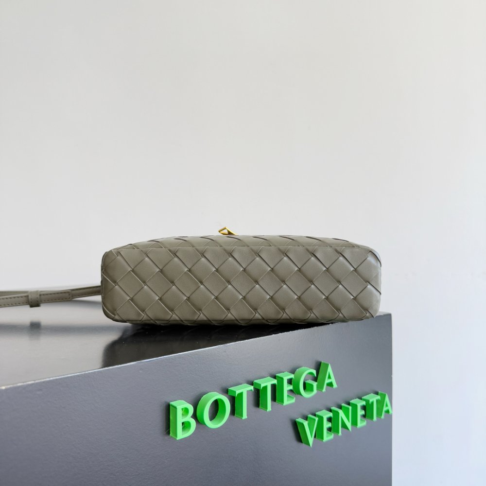 Сумка через плечо Bottega Veneta Spring кожаная 22 см фото 3