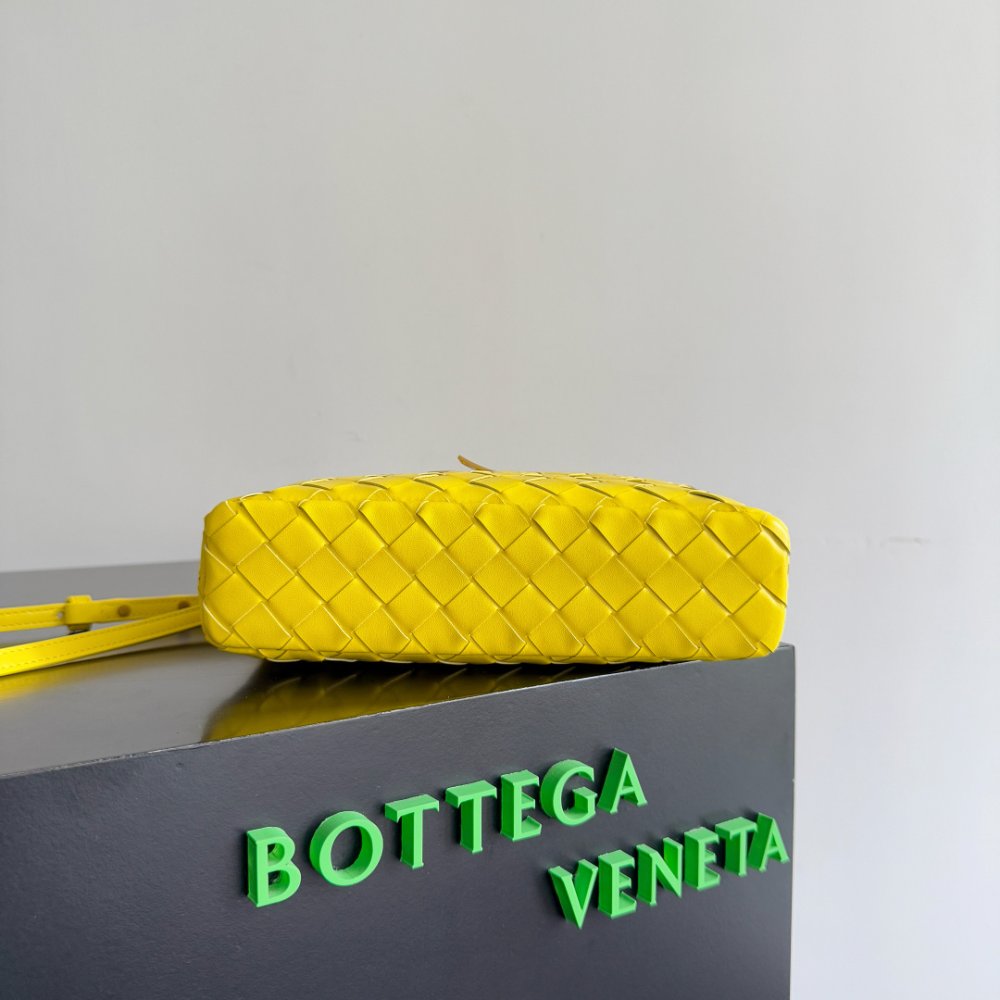 Сумка через плечо Bottega Veneta Spring кожаная 22 см фото 3