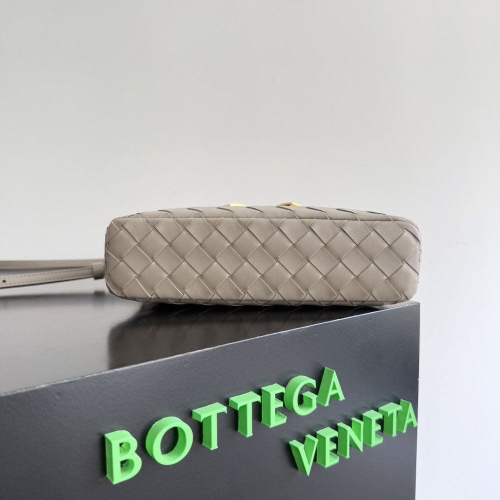 Сумка через плечо Bottega Veneta Spring кожаная 22 см фото 3