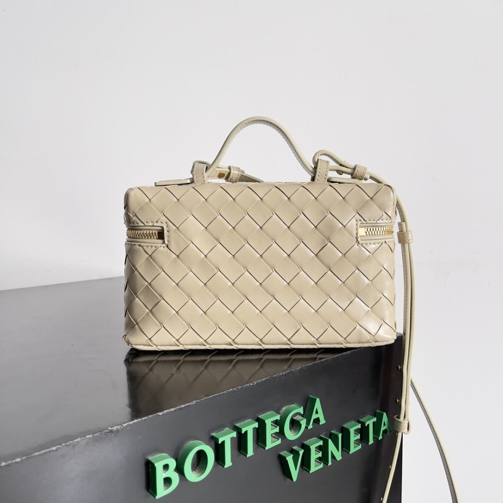 A bag across shoulder Bottega Veneta Spring leather 22 cm фото 3