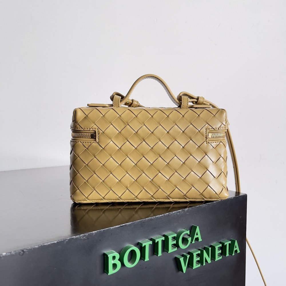A bag across shoulder Bottega Veneta Spring leather 22 cm фото 3