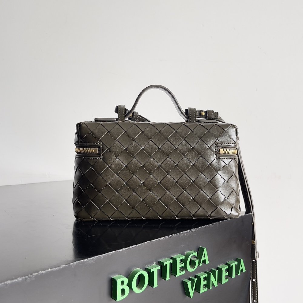 Сумка через плечо Bottega Veneta Spring кожаная 22 см фото 3