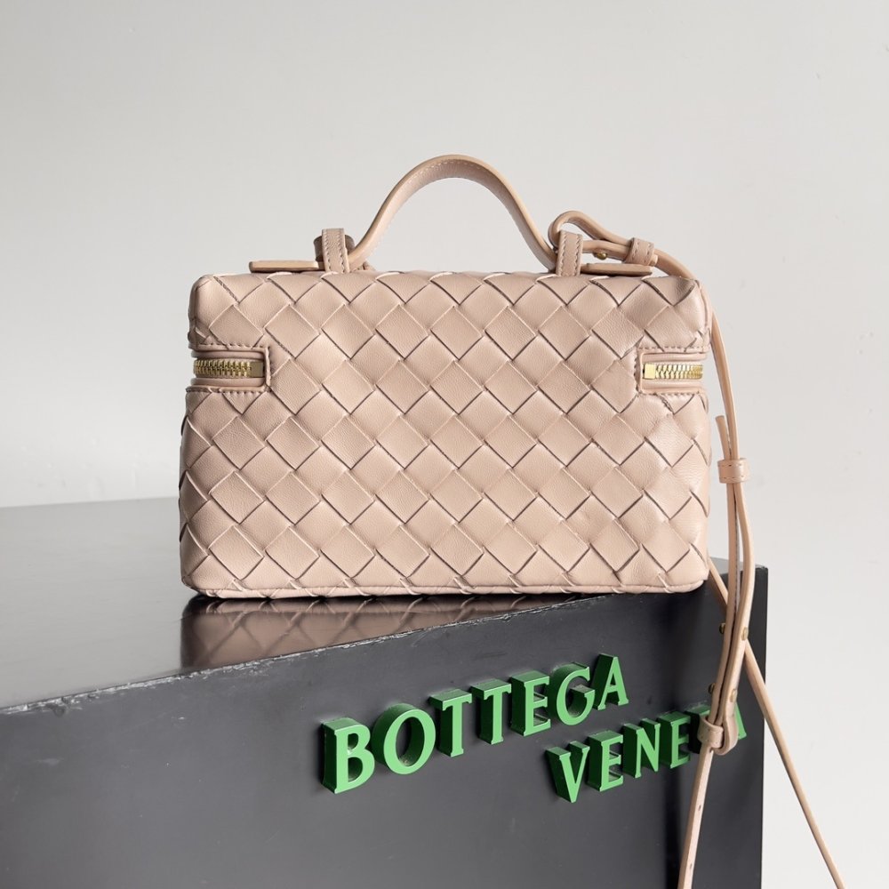 Сумка через плечо Bottega Veneta Spring кожаная 22 см фото 3