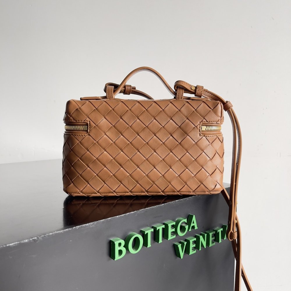 Сумка через плечо Bottega Veneta Spring кожаная 22 см фото 3