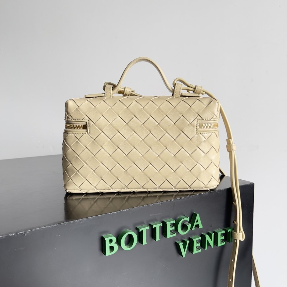 Сумка через плечо Bottega Veneta Spring кожаная 22 см фото 3