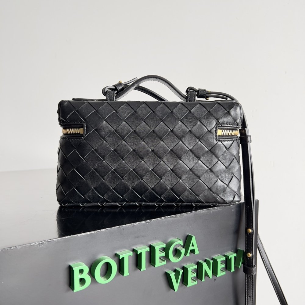 Сумка через плечо Bottega Veneta Spring кожаная 22 см фото 3