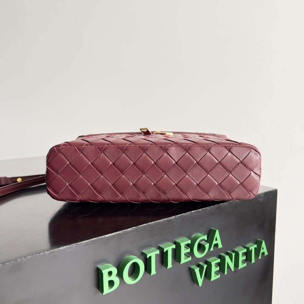 Сумка через плечо Bottega Veneta Spring кожаная 22 см фото 3