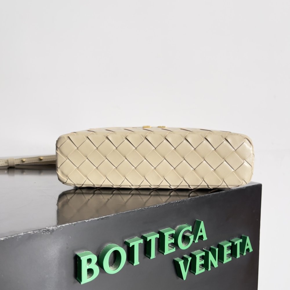 A bag across shoulder Bottega Veneta Spring leather 22 cm фото 4