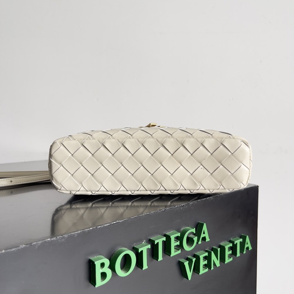 Сумка через плечо Bottega Veneta Spring кожаная 22 см фото 4