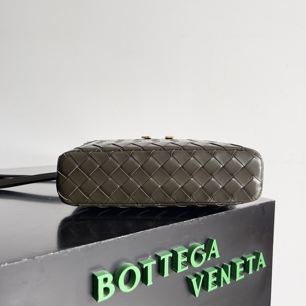 Сумка через плечо Bottega Veneta Spring кожаная 22 см фото 4