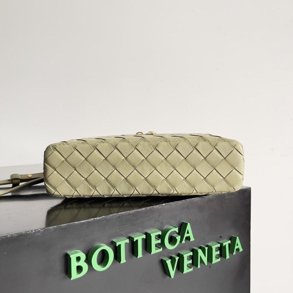 Сумка через плечо Bottega Veneta Spring кожаная 22 см фото 4