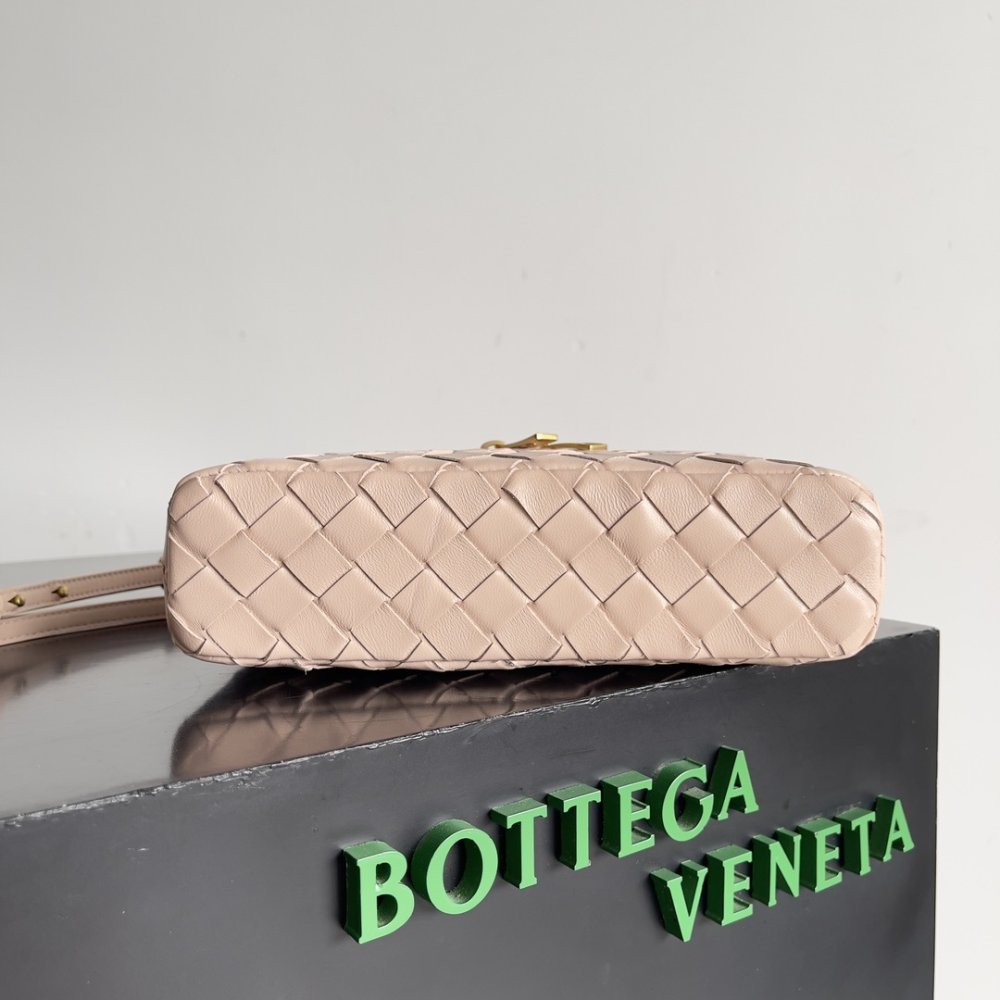Сумка через плечо Bottega Veneta Spring кожаная 22 см фото 4