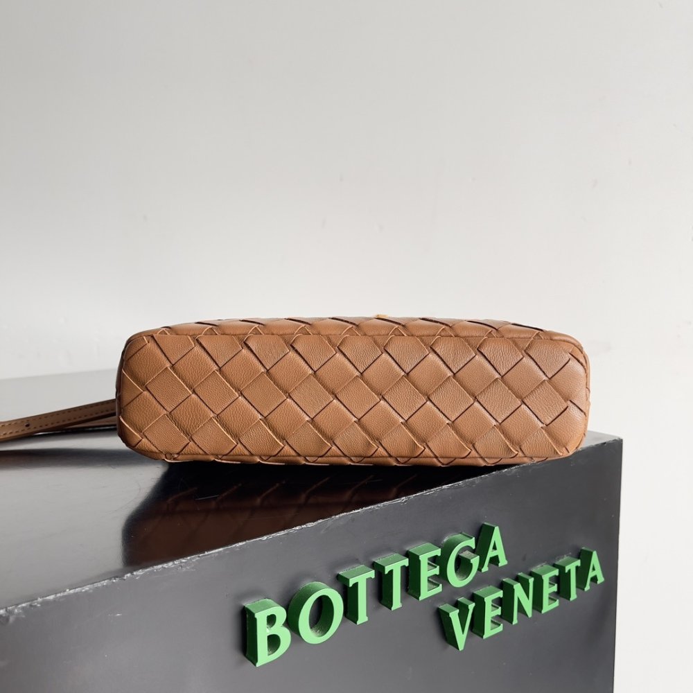 Сумка через плечо Bottega Veneta Spring кожаная 22 см фото 4