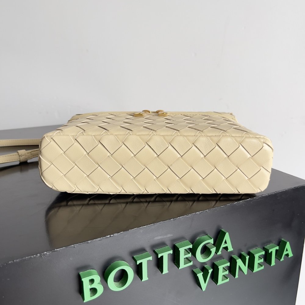 Сумка через плечо Bottega Veneta Spring кожаная 22 см фото 4