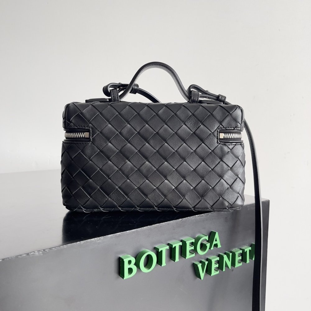 Сумка через плечо Bottega Veneta Spring кожаная 22 см фото 4