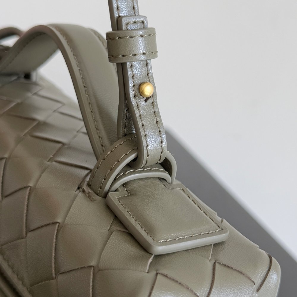 Сумка через плечо Bottega Veneta Spring кожаная 22 см фото 5