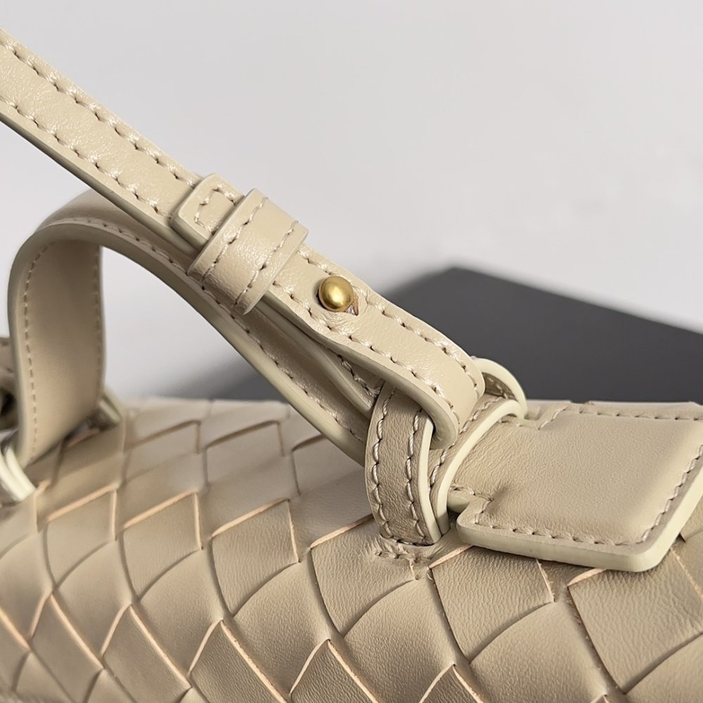 A bag across shoulder Bottega Veneta Spring leather 22 cm фото 5