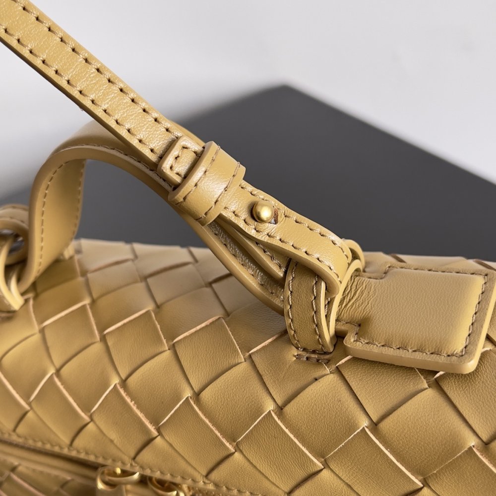 A bag across shoulder Bottega Veneta Spring leather 22 cm фото 5