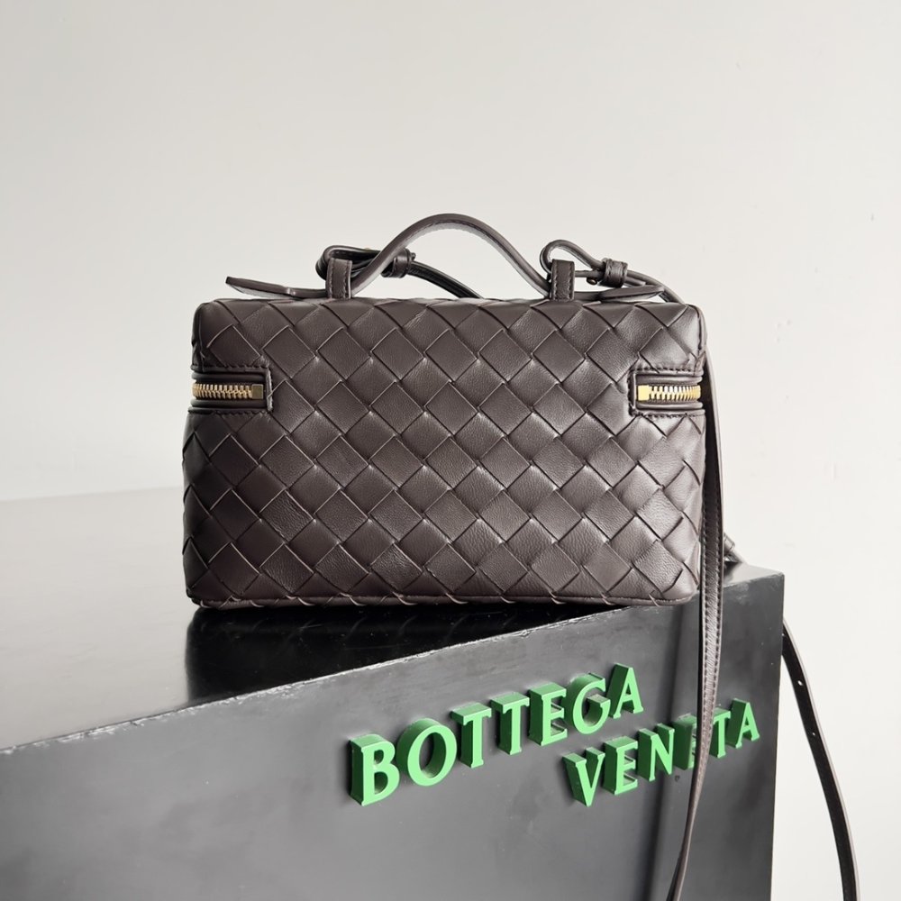Сумка через плечо Bottega Veneta Spring кожаная 22 см фото 5