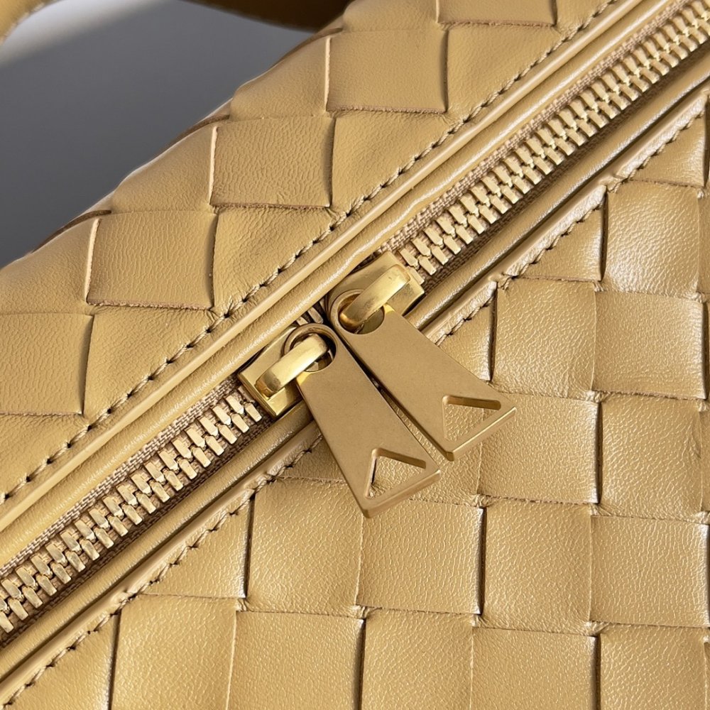 A bag across shoulder Bottega Veneta Spring leather 22 cm фото 6