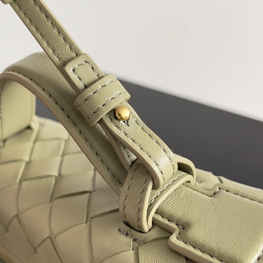 Сумка через плечо Bottega Veneta Spring кожаная 22 см фото 6