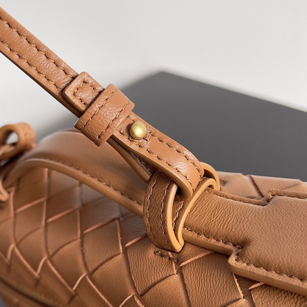 Сумка через плечо Bottega Veneta Spring кожаная 22 см фото 6