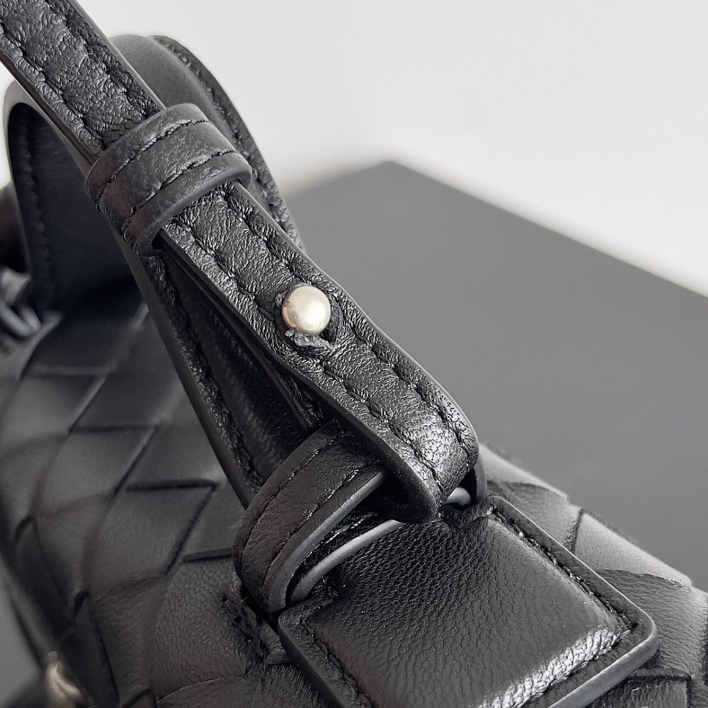 Сумка через плечо Bottega Veneta Spring кожаная 22 см фото 6