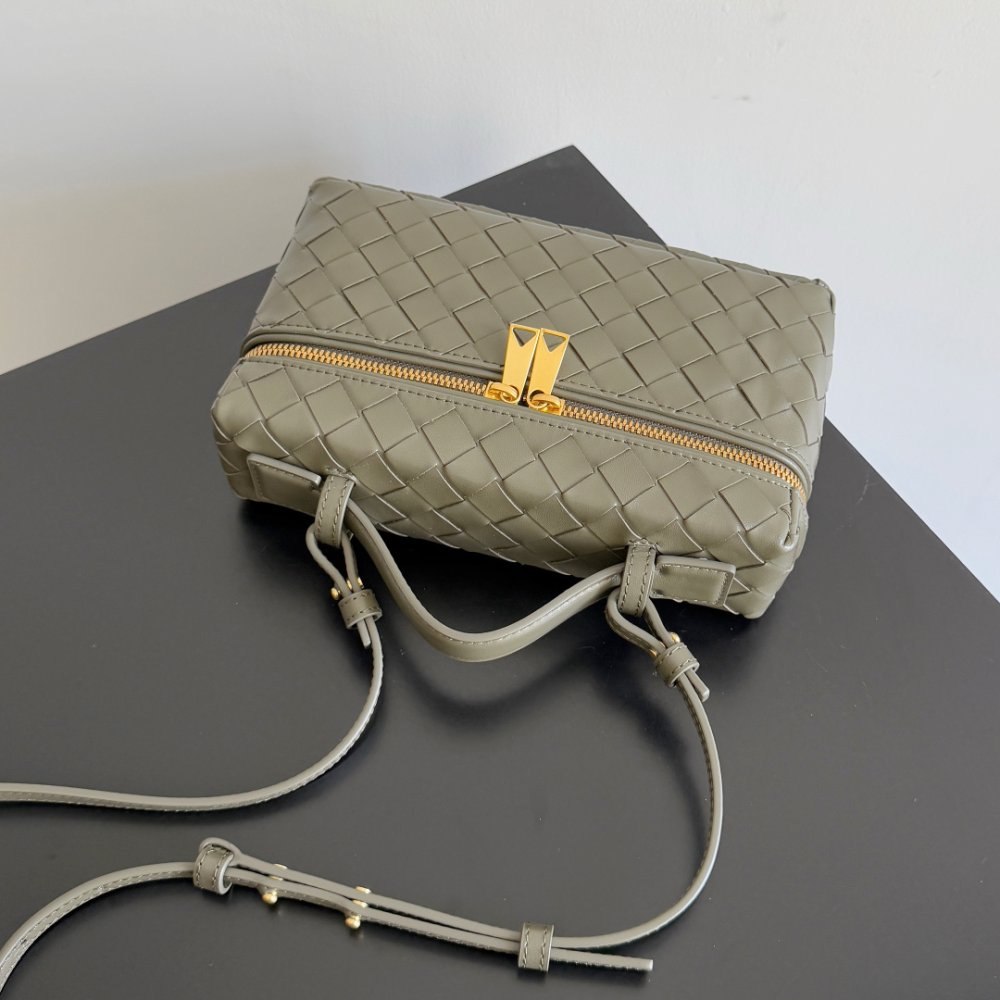 Сумка через плечо Bottega Veneta Spring кожаная 22 см фото 7