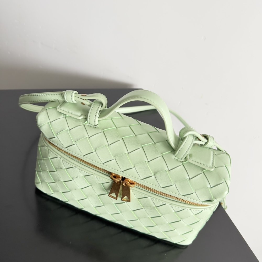 Сумка через плечо Bottega Veneta Spring кожаная 22 см фото 7