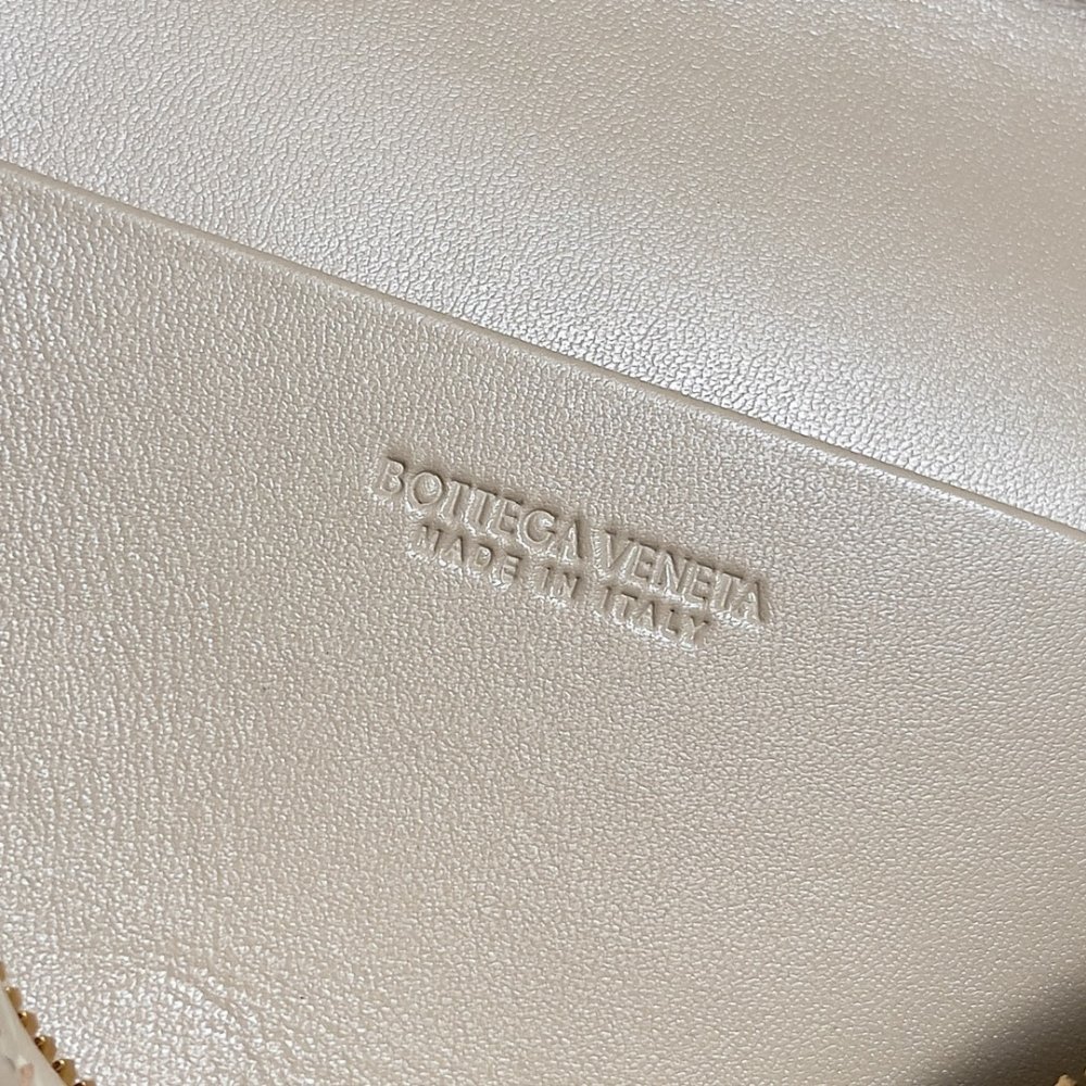 A bag across shoulder Bottega Veneta Spring leather 22 cm фото 8