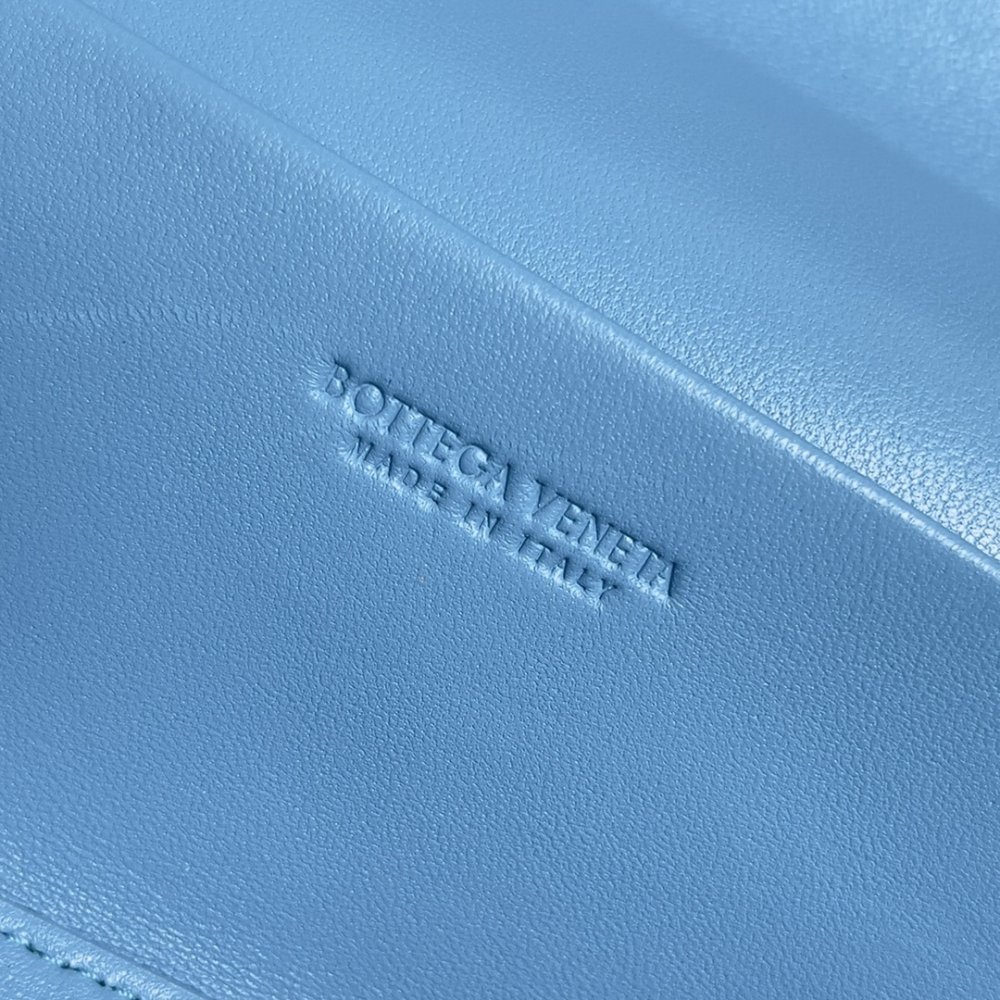 A bag across shoulder Bottega Veneta Spring leather 22 cm фото 8