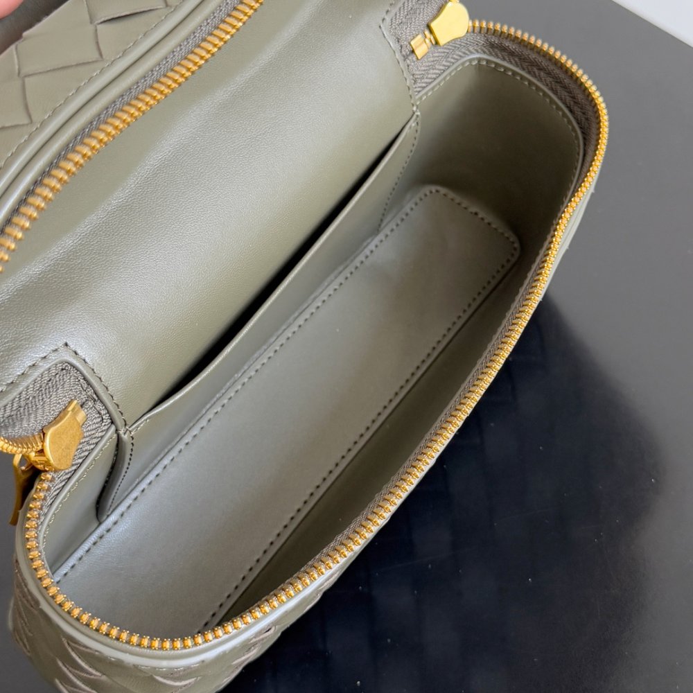 Сумка через плечо Bottega Veneta Spring кожаная 22 см фото 9