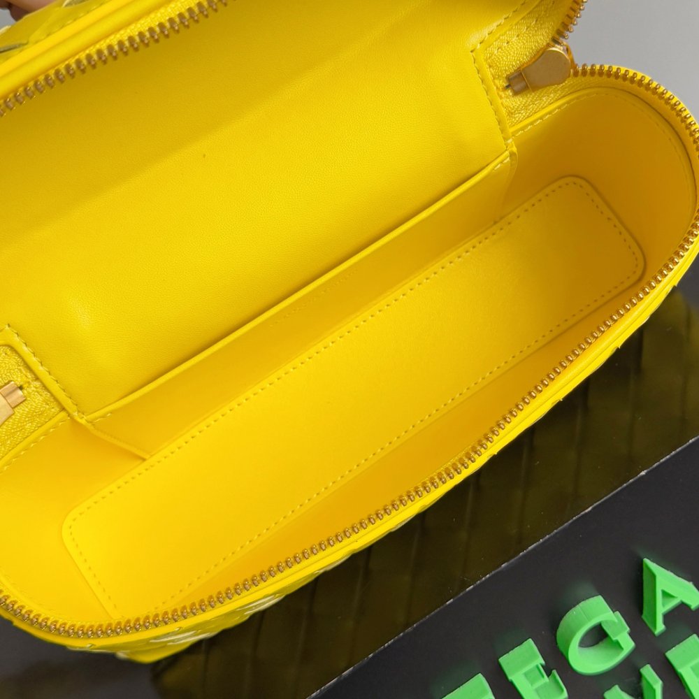 Сумка через плечо Bottega Veneta Spring кожаная 22 см фото 9