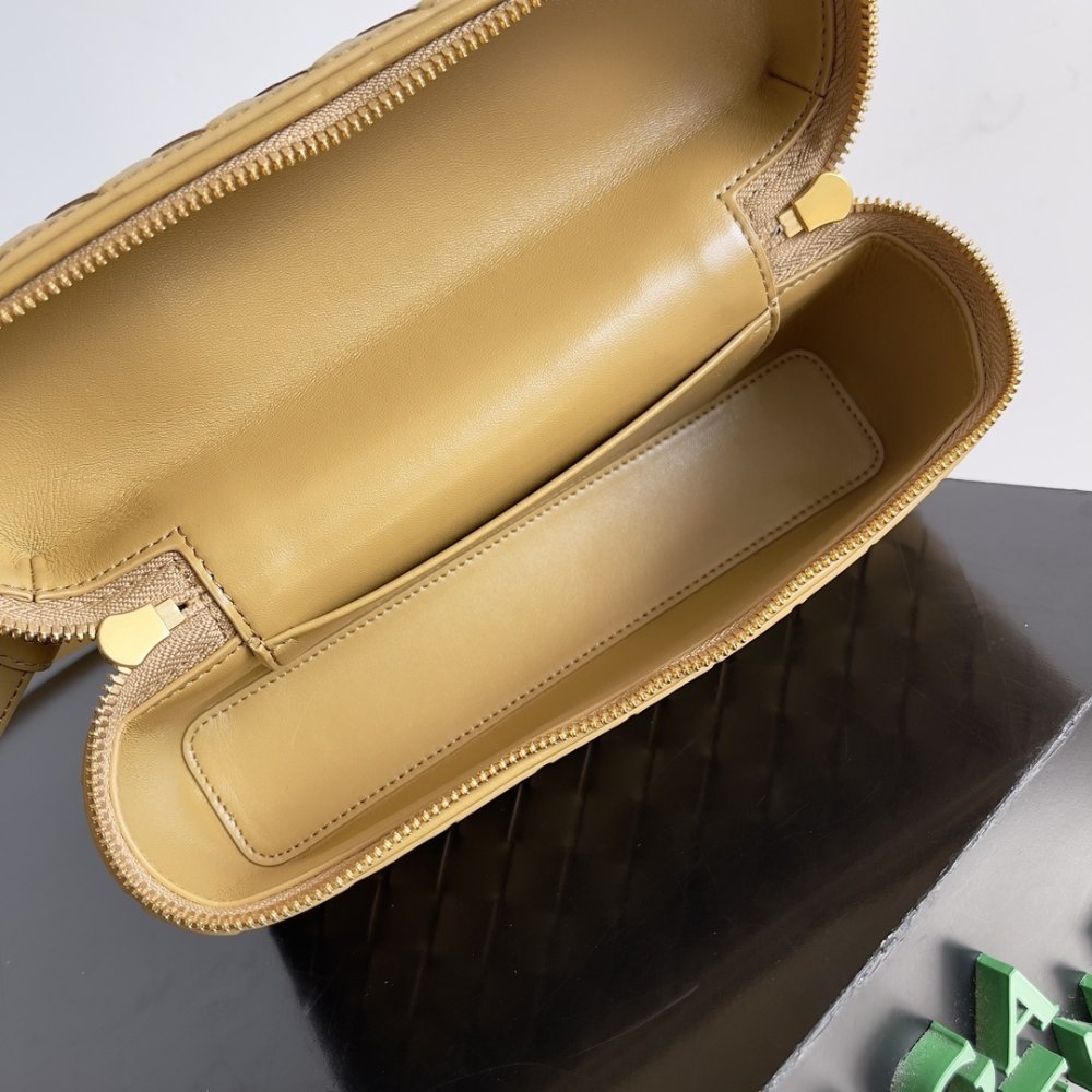 A bag across shoulder Bottega Veneta Spring leather 22 cm фото 9