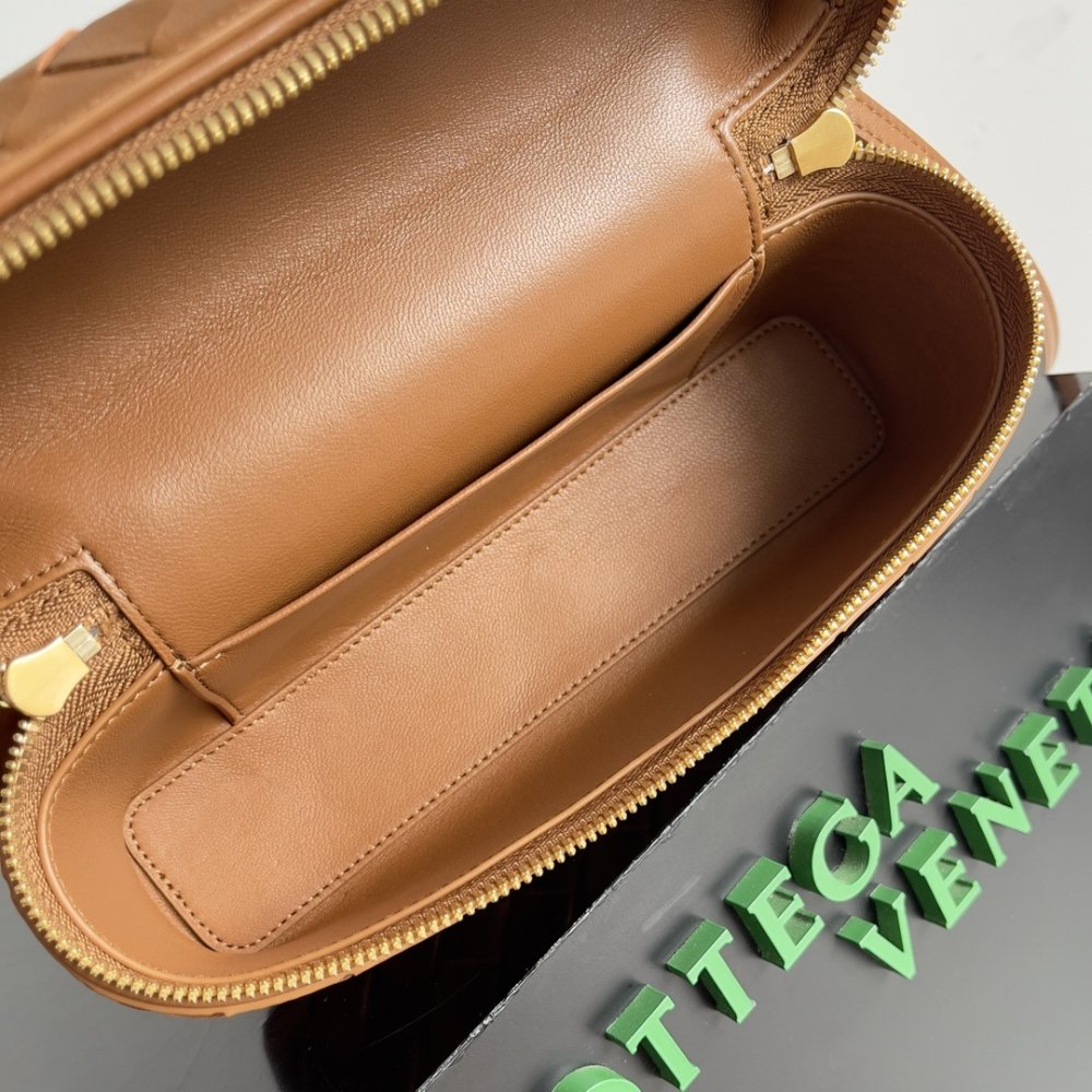 Сумка через плечо Bottega Veneta Spring кожаная 22 см фото 9