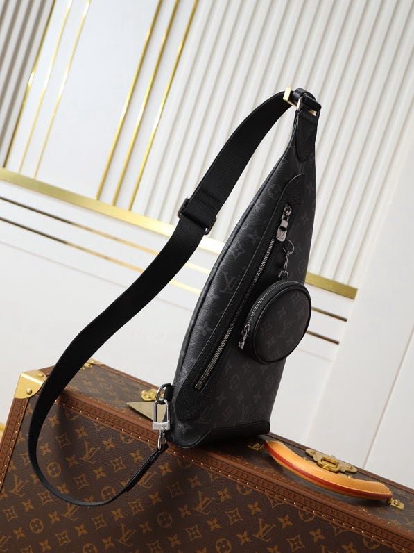 A bag across shoulder of canvas Monogram фото 3