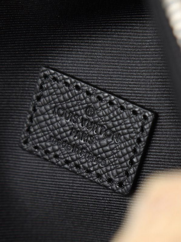 A bag across shoulder of canvas Monogram фото 4