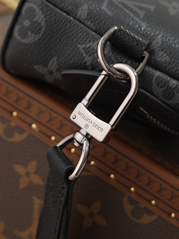 A bag across shoulder of canvas Monogram фото 6