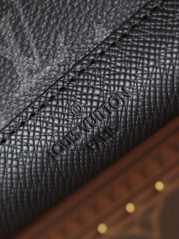 A bag across shoulder of canvas Monogram фото 8