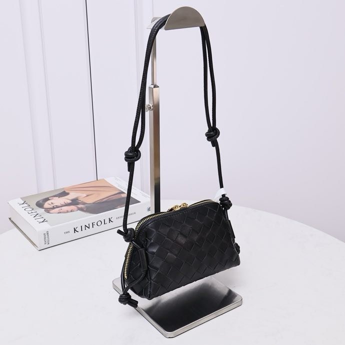 A bag across shoulder leather 18 cm Black фото 4