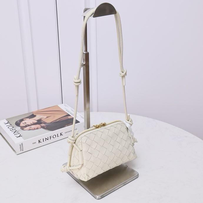 A bag across shoulder leather 18 cm Sea Salt фото 2